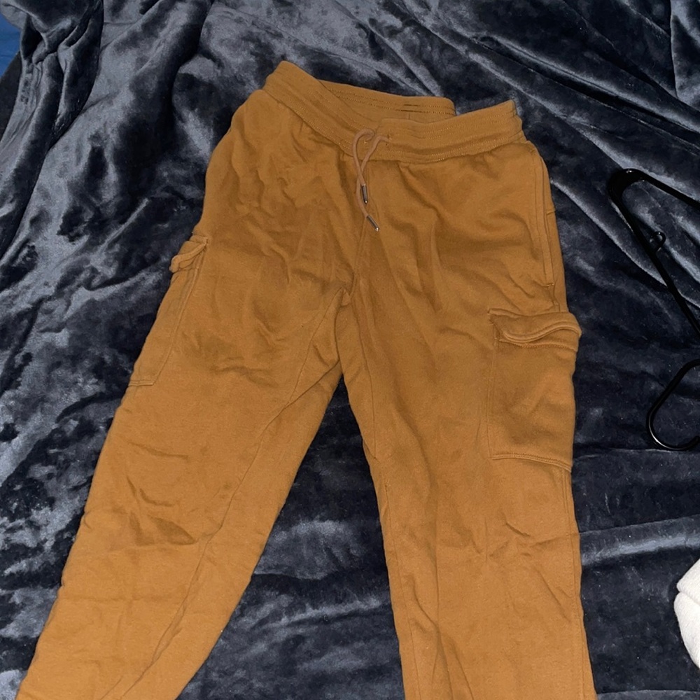 Mens khaki cargo joggers with metal aglets